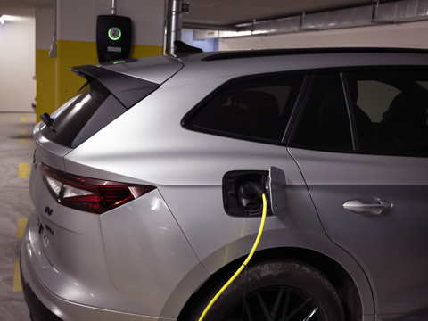 Automobile: l'électrique toujours plus avantageux que le thermique
