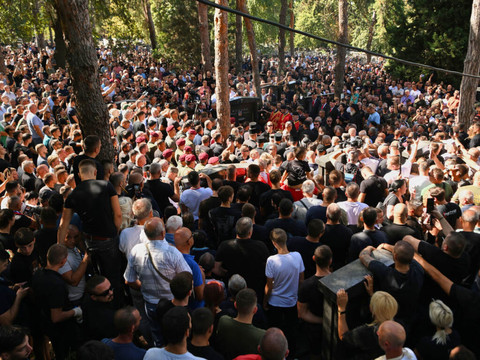 Obsèques de Ratko Mladic: milliers de personnes réunies à Belgrade