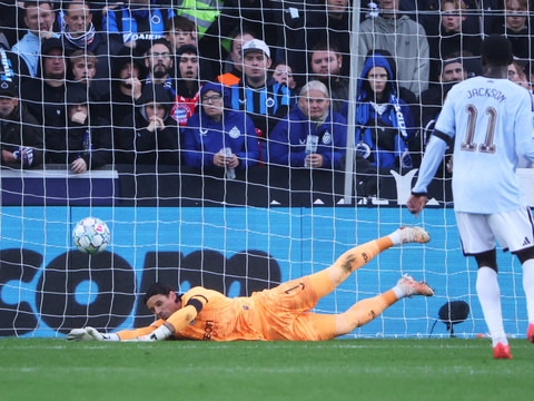 Aston Villa trop fort pour Sommer et Bruges