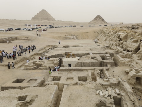 Egypte: une tombe vieille de 4300 ans découverte près du Caire