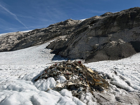 Débris d'un avion tombé en 1963 retrouvés sur un glacier uranais