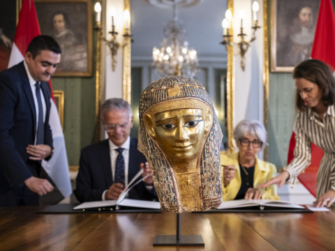 La Suisse restitue à l'Égypte un important masque funéraire antique