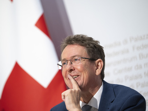 Rösti veut que le sommet sur l'IA offre un cadre au débat en Suisse
