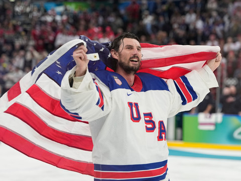 Scandale autour du héros olympique Connor Hellebuyck