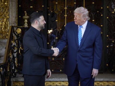 Trump promulgue une loi imposant des sanctions contre la Russie