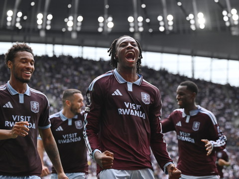 Manzambi marque son premier but avec Aston Villa