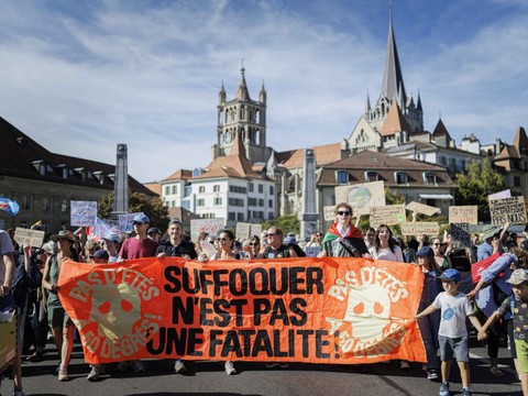 Manifestations à Genève et Lausanne contre l'inaction climatique