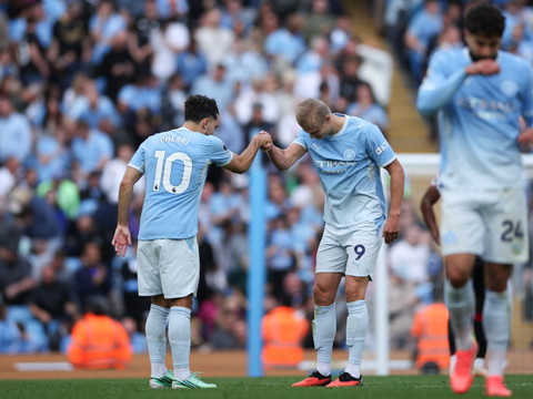 Man City bat Sunderland et prend la tête de la Premier League
