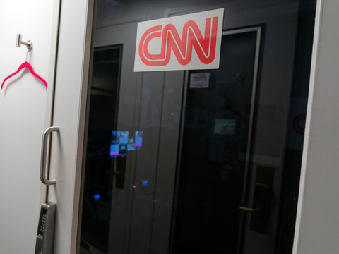 Les médias CNN, MS NOW, Politico poursuivent l'administration Trump
