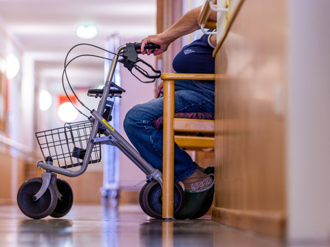 La curatelle d'un adulte par un proche doit être facilitée