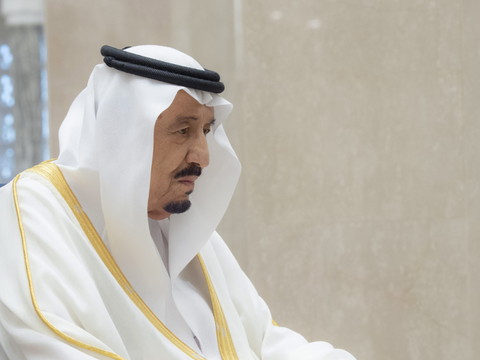 Le roi d'Arabie saoudite qualifie les Houthis de milice terroriste