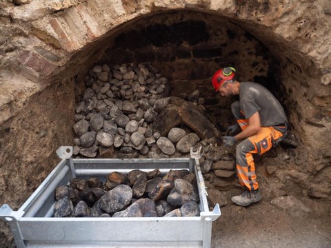 Système de chauffage médiéval quasi intact trouvé à Bâle