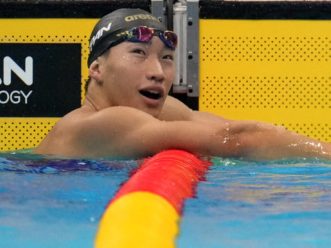 Shin Ohashi établit un nouveau record du monde du 200 m brasse