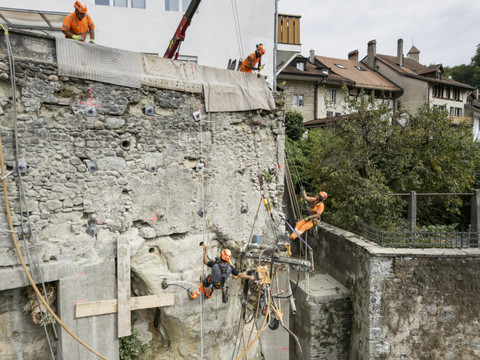Travaux d’assainissement urgents menés sur une falaise à Fribourg