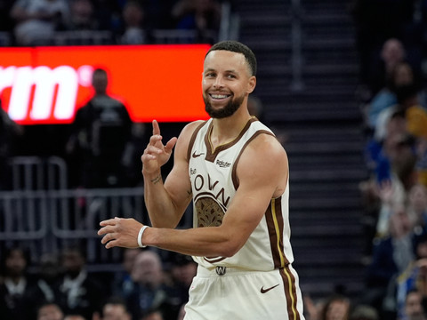 Stephen Curry prolonge avec les Warriors