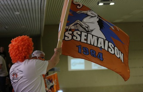 Les supporters du SHC Rossemaison avaient fait le déplacement (photo : www.shcrossemaison.ch)