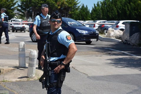 Une arrivée en France sous haute sécurité.