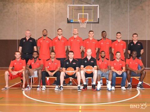 Les visages du BC Boncourt version 2016/2017. (En haut, de gauche à droite : Paul Vallat, Marvin King Davis, Vincent Gaillard, Nemanja Calasan, Guillaume Grédy, Djo Berthi M'Putu, Thomas Petignat et Stéphane Brugnerotto / en bas, de gauche à droite : Bastien Grédy, Torrence Dyck, Jérémy Landenbergue, Nicolas Pérot, Matthieu Vallat, Trey Sumler, Branislav Kostic et Gardner Louissaint)
