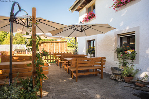 La terrasse de l'Auberge des Chatons aux Barrières.
