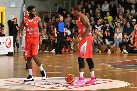 Torrence Dyck et Kinu Rochford, licenciés pour consommation de stupéfiants.