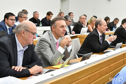 Jean-Daniel Tschan (tout à gauche), député PCSI au Parlement jurassien.