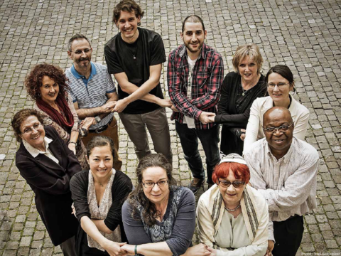 Les intervenants à la table ronde (depuis la gauche: Chantal Chételat, Maria Regli, Hidajet Fetahi, Elias Metzel, Tuncay Kaptan, Michèle Laubscher, Barbara Heer, Koffi Owoussi, Tanja Kröni, Kathrin Rehmat, Noemi Komagata)