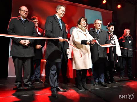 C'est Doris Leuthard en personne qui a coupé le ruban sous le tunnel de Choindez.