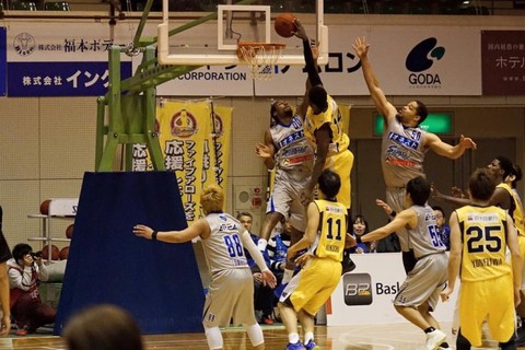 Jarvis Williams inscrit un panier dans le championnat japonais (photo : www.bcboncourt.ch)