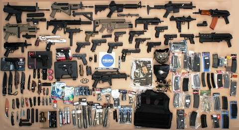 Armes factices et couteaux