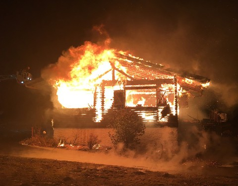 La maison a été complètement détruite dans l'incendie. (photo : police.be.ch)