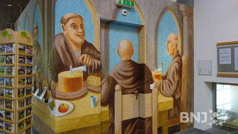 Moines sur les murs de la fromagerie de Saignelégier