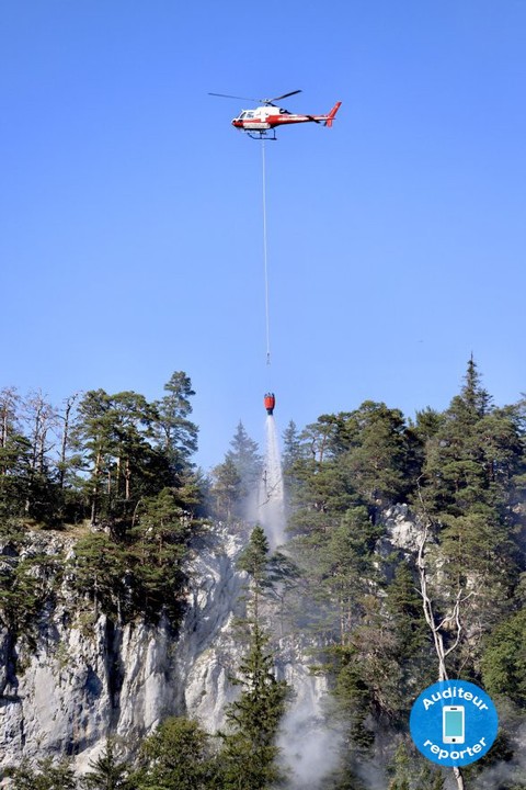 L'appareil déverse des litres d'eau sur les rochers de Bonabé