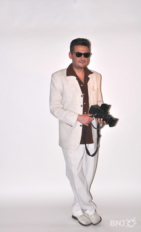 Jean-Philippe Monti pose pour la postérité dans son studio qui n'accueilliera bientôt plus de clients