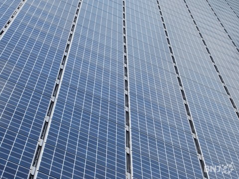 BKW ne reviendra pas sur sa décision de baisser la rétribution du courant aux producteurs. Le groupe prévoit d'autres stratégies pour assurer l'approvisionnement en énergie après le nucléaire, qu'il abandonnera en 2019.