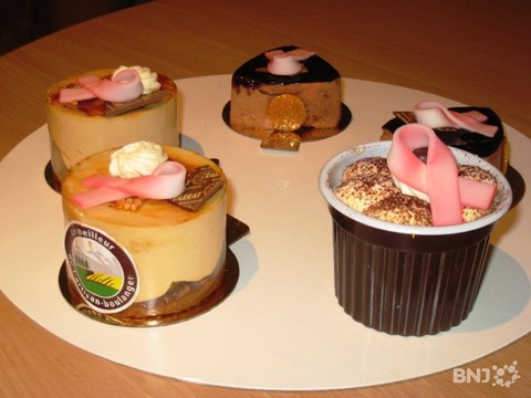 Pâtisseries au ruban rose