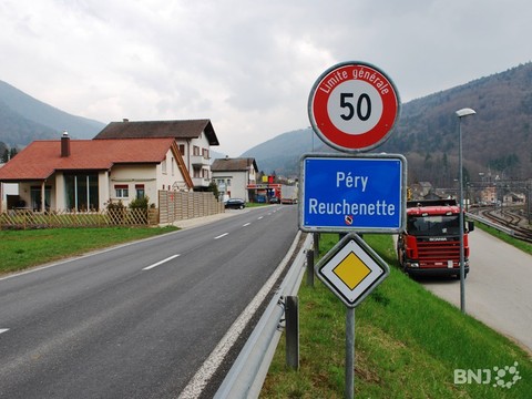 Vue du panneau d'entrée de Péry