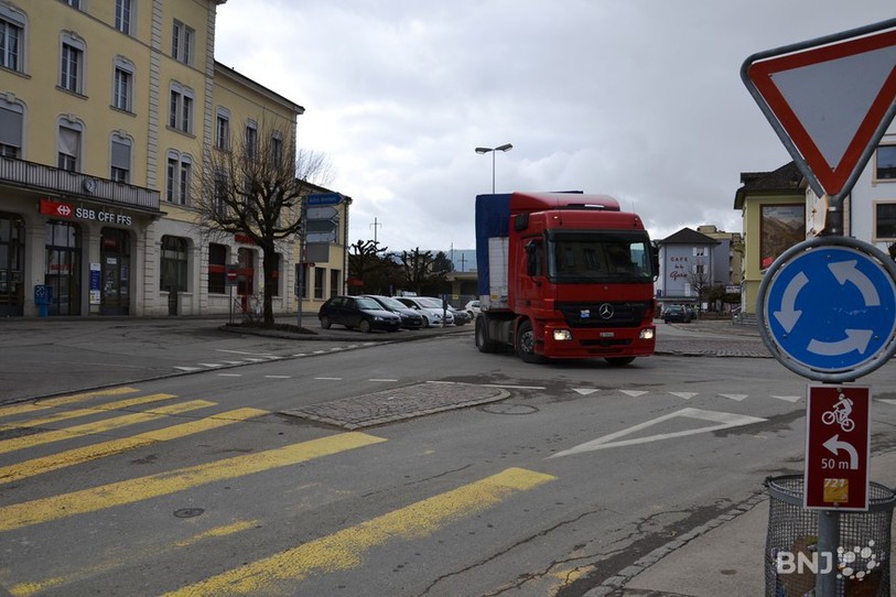 Les camions sont priés d'éviter le quartier