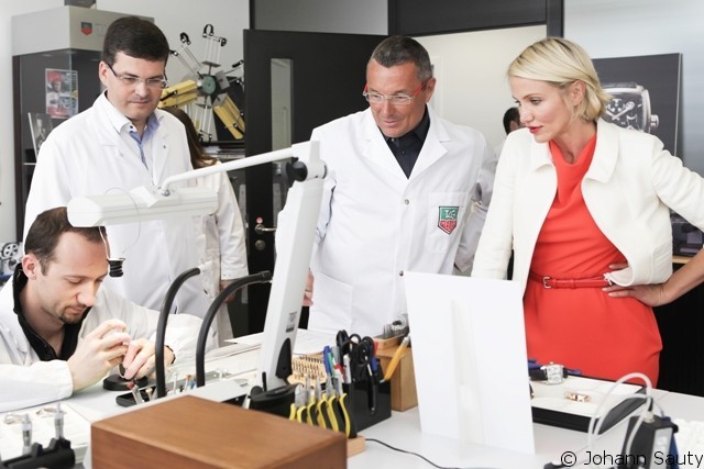Cameron Diaz en visite chez Tag Heuer