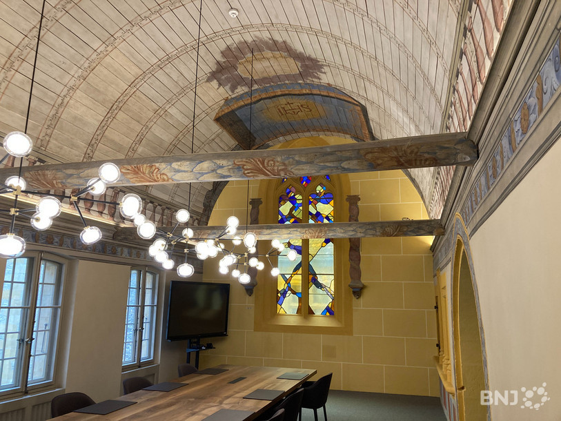 Cette ancienne chapelle permettait aux comtes d'assister à la messe sans faire le déplacement jusqu'à la Collégiale.
