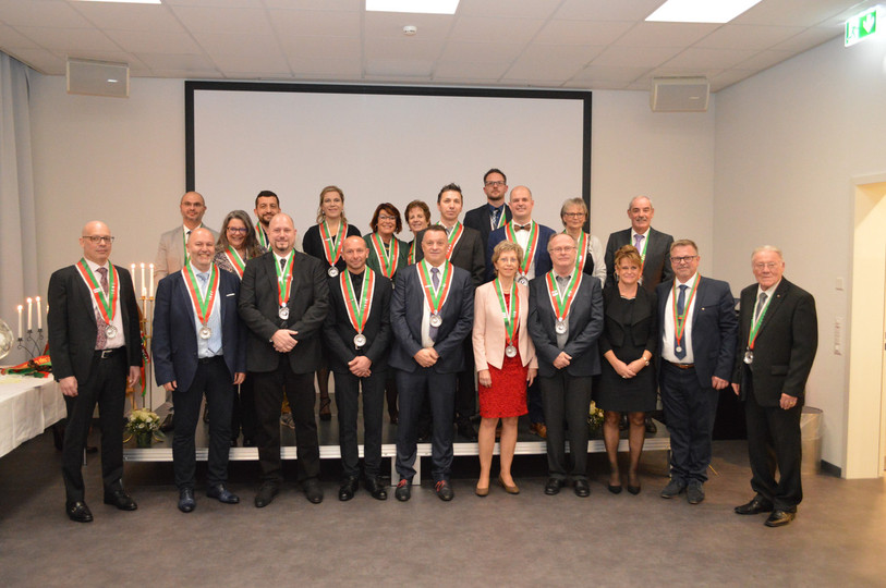 Photo de famille réalisée tout récemment à l'occasion du Chapitre annuel. (Photo : Amicale du Vin de Bienne).