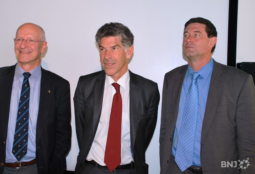 Claude Nicollier, vice-président du CSEM et ancien astronaute, Philippe Gnaegi, président du Conseil d'Etat neuchâtelois et Mauro Dell'Ambrogio, Secétaire d'Etat à l'éducation et à la recherche se sont déplacés pour l'inauguration.