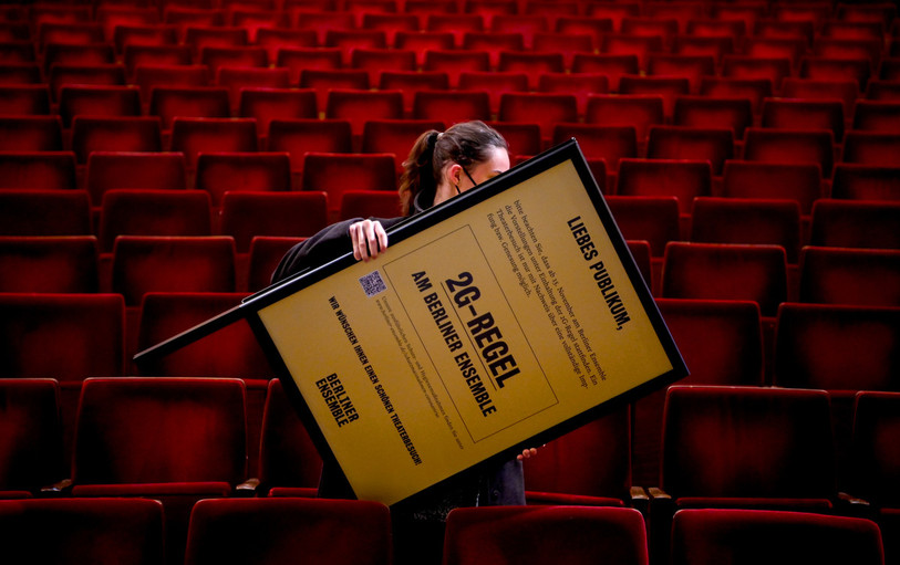 Depuis ce lundi, les théâtres de Berlin ne peuvent plus accueillir des personnes qui ne sont pas vaccinées ou guéries du Covid. (Photo : Britta Pedersen/dpa-Zentralbild/dpa)