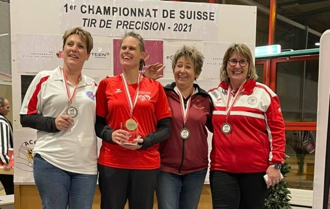 Ophélie Baumann (à gauche) a empoché la médaille d'argent (photo : club de pétanque du Béridier).