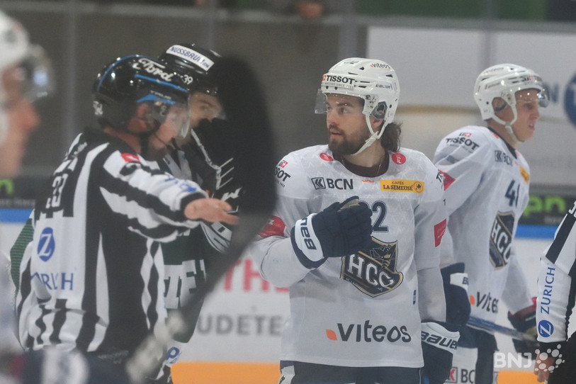 Julien Privet et le HC La Chaux-de-Fonds vivent au rythme des reports de matches (photo : Georges Henz).