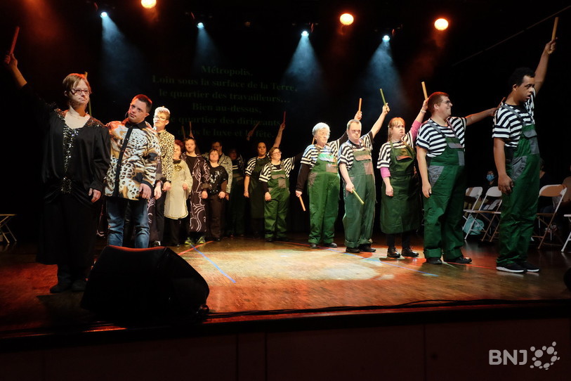 Le spectacle « Un monde à refaire » présenté par Pro Infirmis à Courtételle.