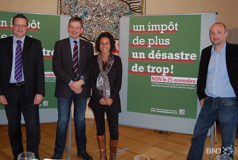 Florian Németi, sous directeur de la CNCI, Raymond Clottu, député UDC, Patricia Da Costa, économiste à la CNCI et Damien Humbert-Droz, président du PLR s'opposent farouchement à l'initiative. 