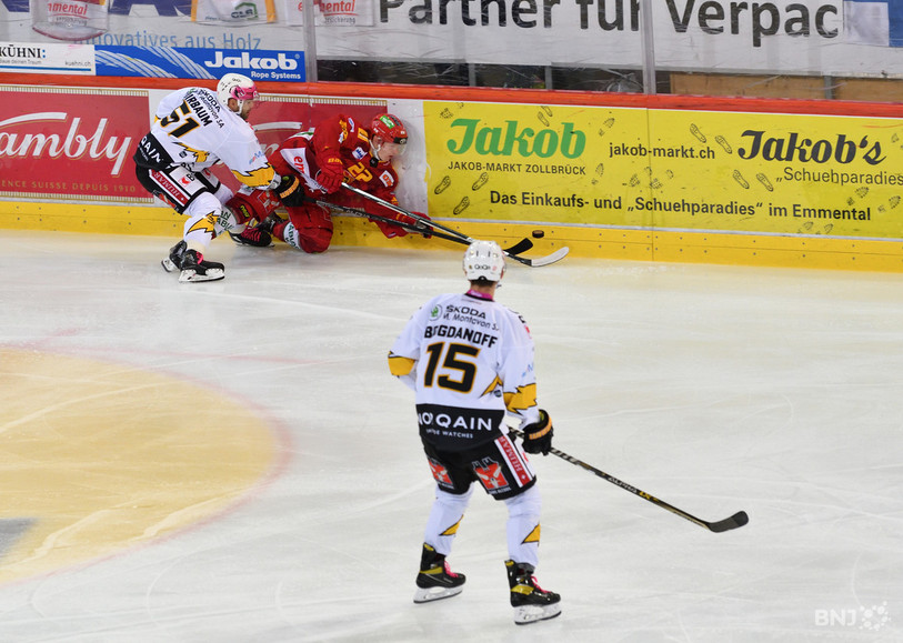 L'image est trompeuse... c'est Langnau qui a fait trébucher Alain Birbaum et le HCA.