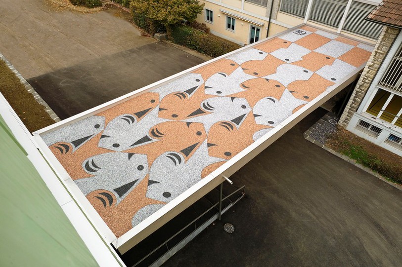 La fresque qui trône sur le toit du passage (photo Pierre Montavon)