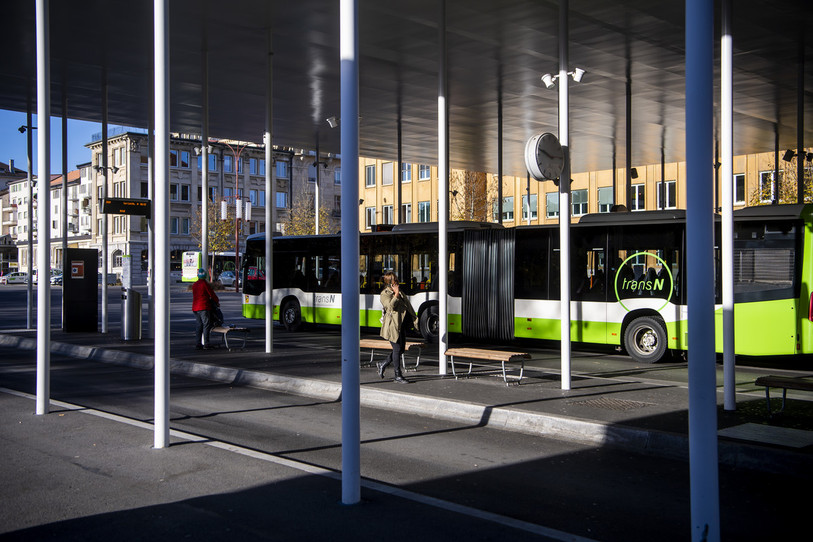 D'ici 2023, les arrêts de bus de priorité 1 et 2 devront être adaptés par les communes. (Photo : KEYSTONE / Jean-Christophe Bott).