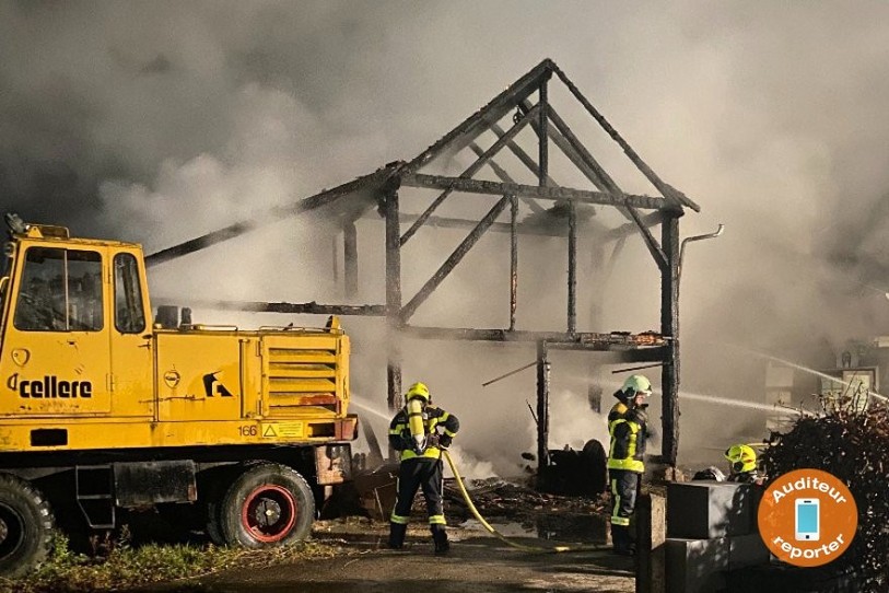 La grange avait été totalement détruite par les flammes. (Photo : archives).